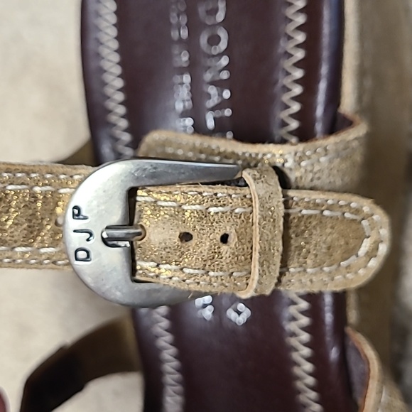 NWOT Donald J Pliner Beige and gold metalic 'Sorge' strappy sandle. Size 9 M - Picture 7 of 8